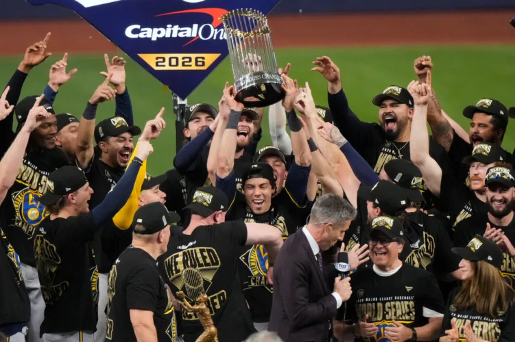 Yelich pays tribute to Uecker after World Series